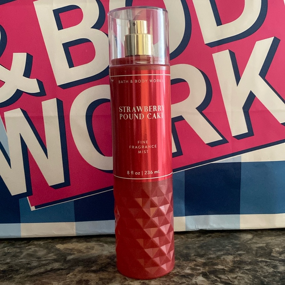 Bath & Body Works strawberry pound cake